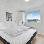 4 Bedroom Awesome In *