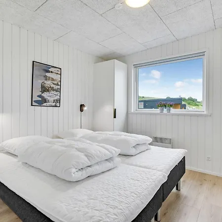 4 Bedroom Awesome In *