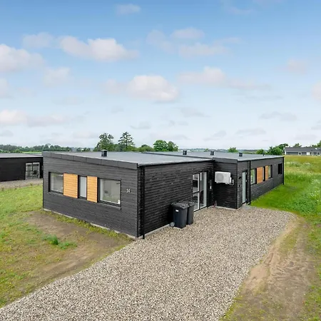 度假居 4 Bedroom Awesome In *