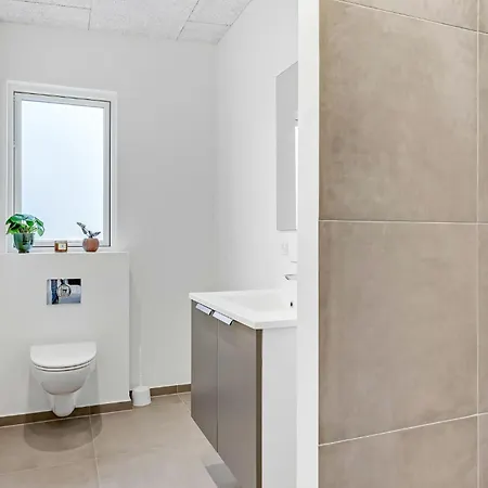 4 Bedroom Awesome In 度假居 Løgstrup