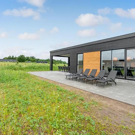 4 Bedroom Awesome In *