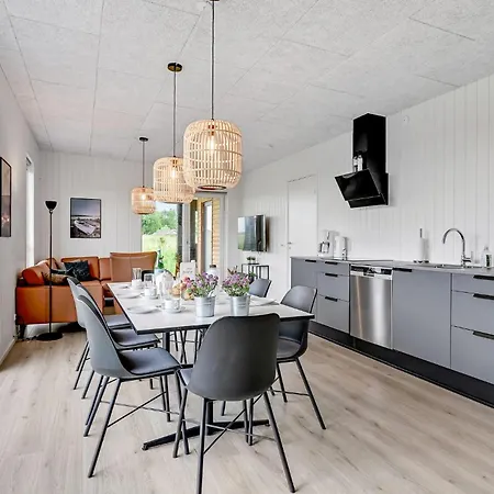 度假居 4 Bedroom Awesome In *