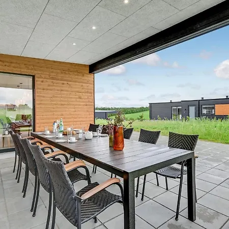 4 Bedroom Awesome In *