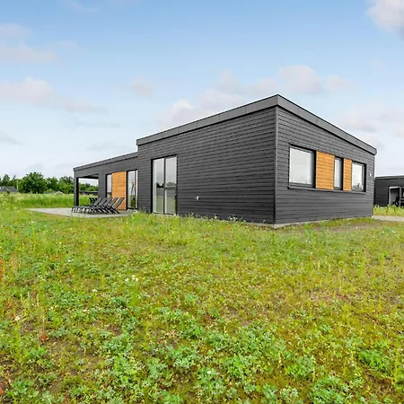 4 Bedroom Awesome In Løgstrup