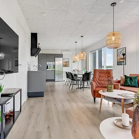 4 Bedroom Awesome In Dom wakacyjny *